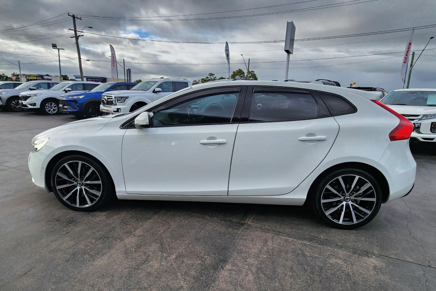 2017 MY16 Volvo V40 M Series T3 Kinetic Hatch Image 6