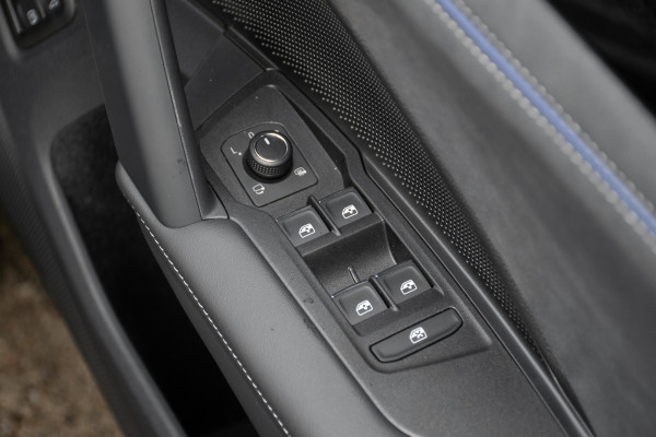 2026 Volkswagen Tayron R4 200TSI eHybrid R-Line SUV Image 21