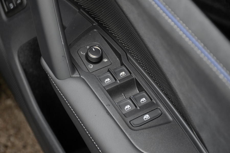 2026 Volkswagen Tayron R4 200TSI eHybrid R-Line SUV Image 21