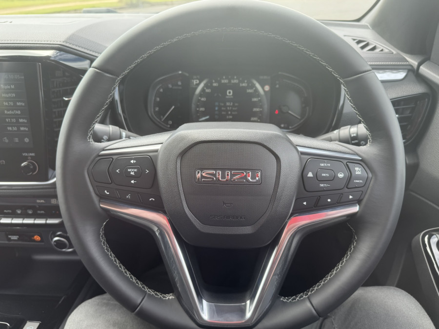 2026 Isuzu D-MAX RG LS-U Cab Chassis Image 14