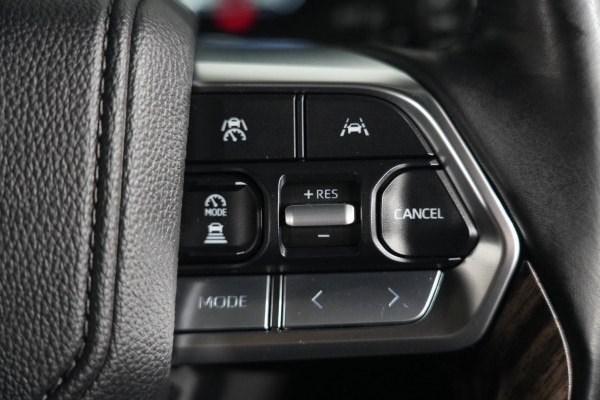 2025 Toyota LandCruiser Sahara SUV image 29