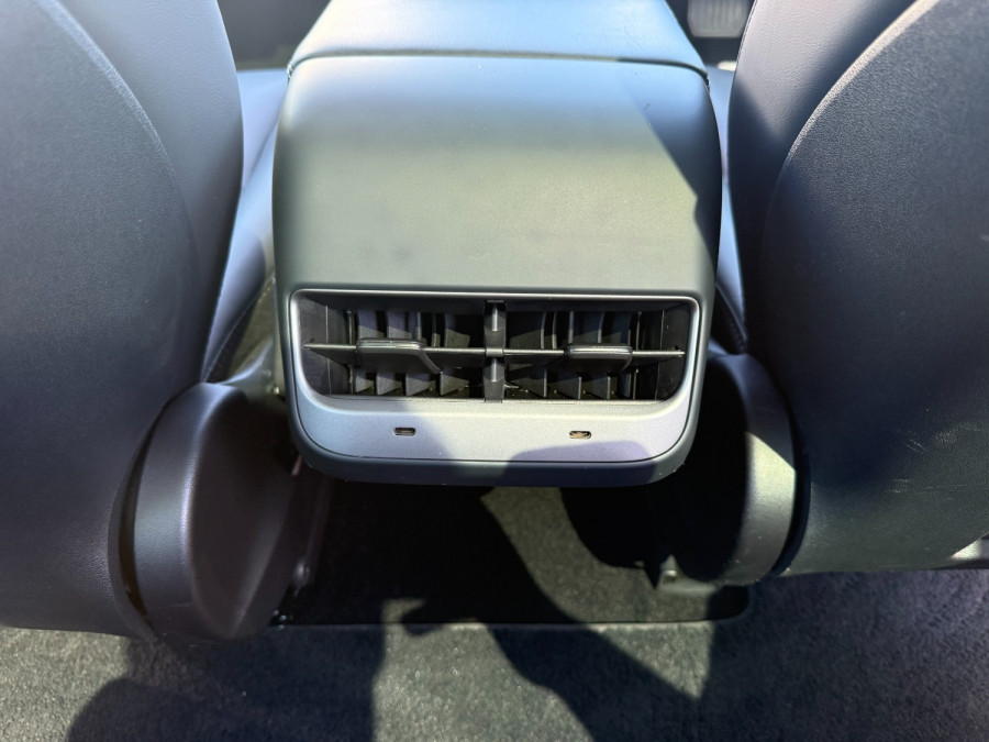 2022 Tesla Model 3  Rear-Wheel Drive Sedan Image 13