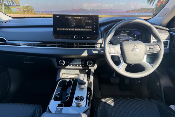 2025 Mitsubishi Outlander ZM ES SUV Image 7