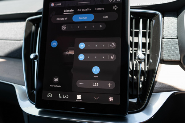 2025 MY26 Volvo XC90 L Series Plus T8 Plug-in Hybrid Dark SUV Image 27