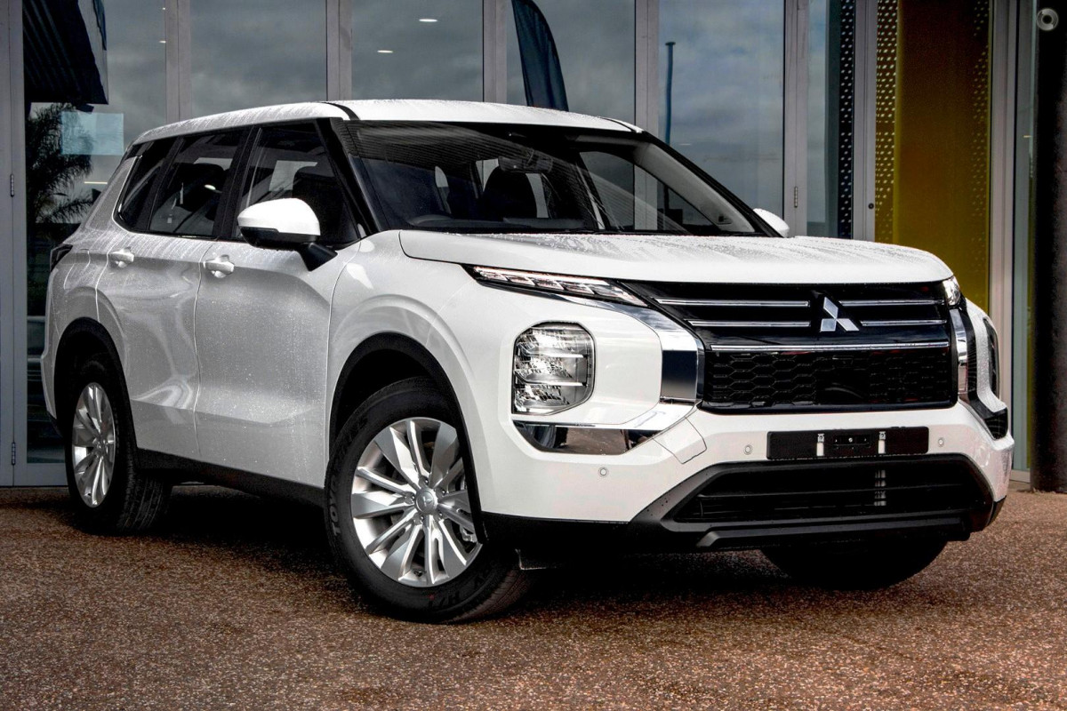 2025 Mitsubishi Outlander ZM ES SUV