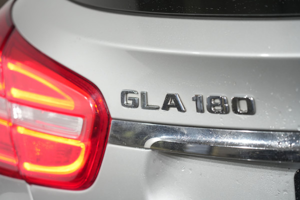 2017 Mercedes-Benz GLA-Class 180 SUV Image 9