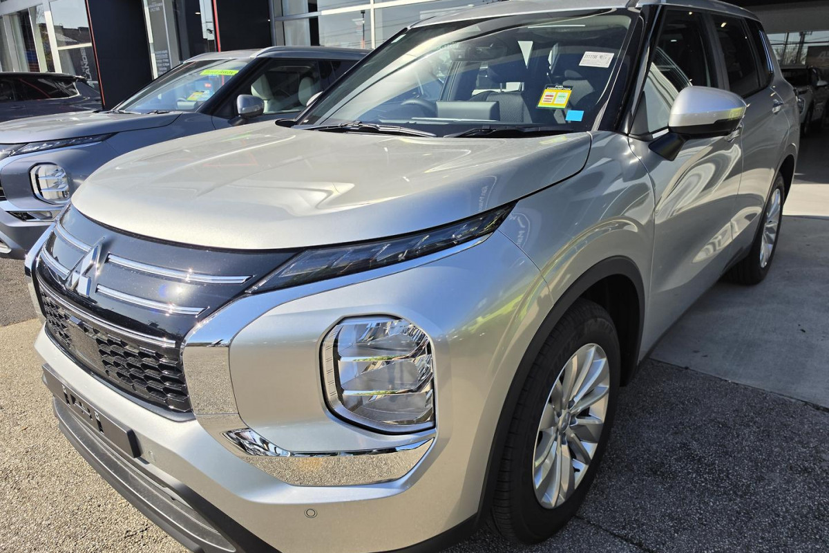 2026 Mitsubishi Outlander ZM ES SUV