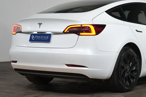 2022 Tesla Model 3  Rear-Wheel Drive Sedan Image 8