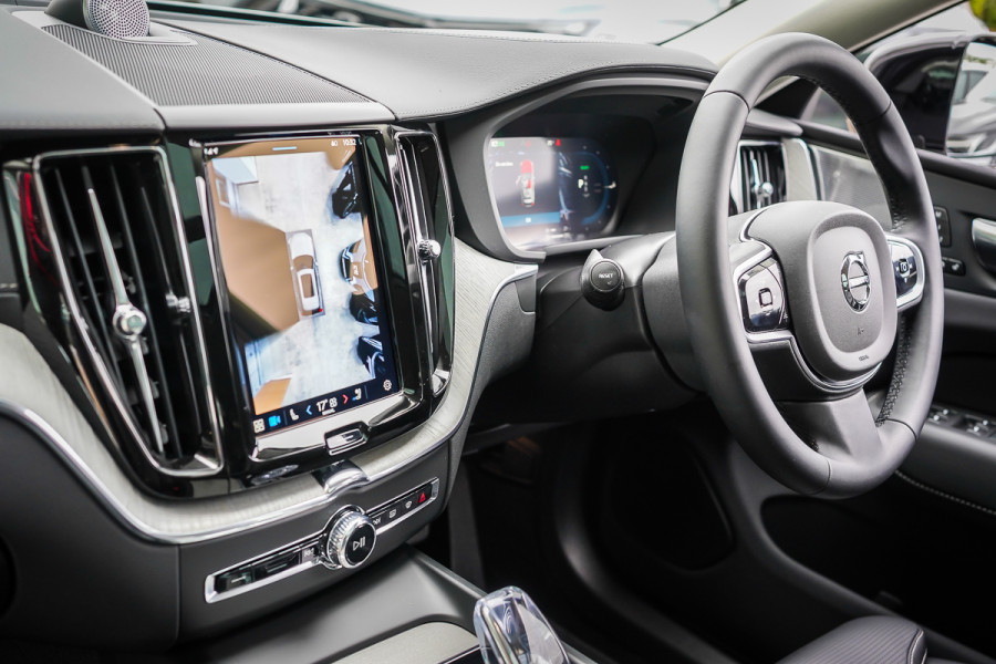 2025 Volvo XC60 UZ Ultra T8 Plug-In Hybrid SUV Image 32