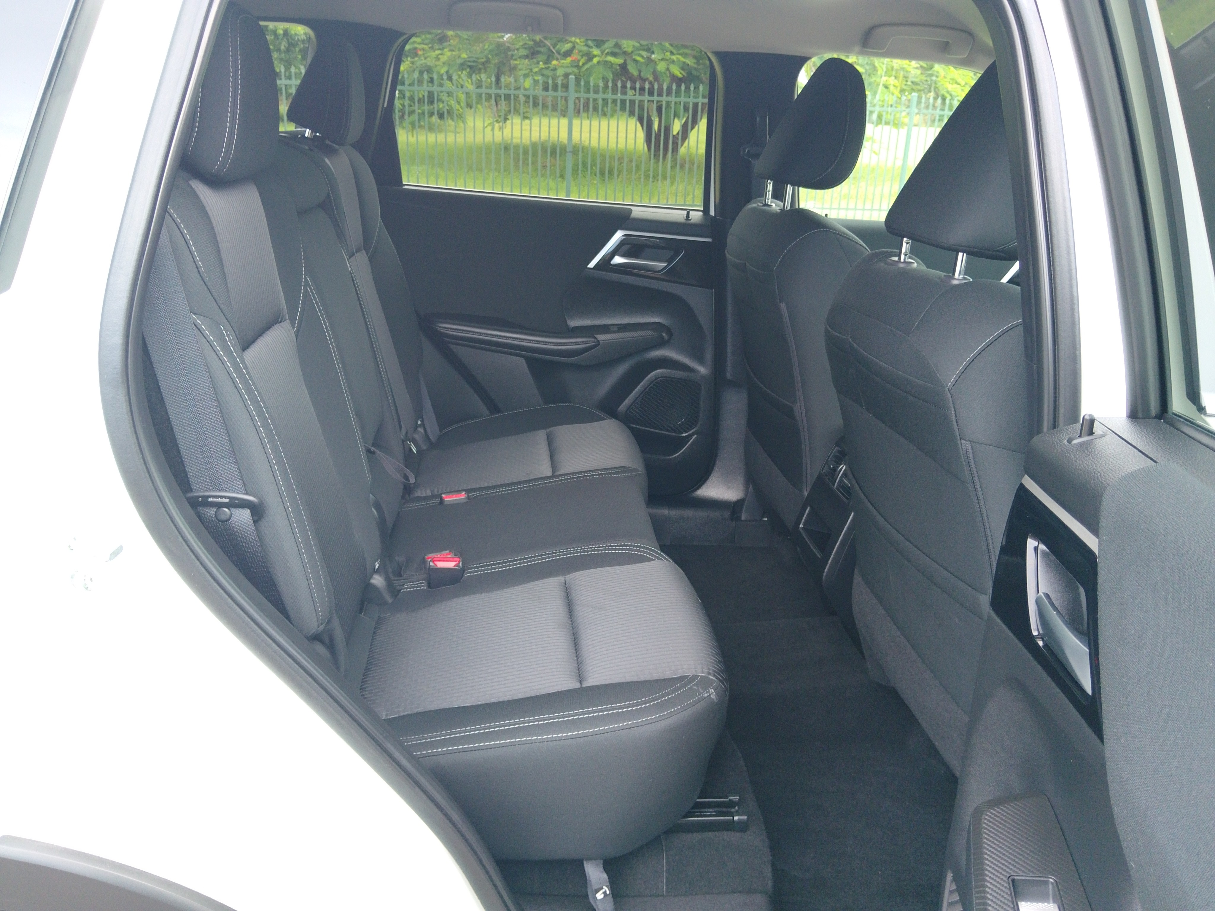 2023 MY24 Mitsubishi Outlander ZM LS SUV Image 14
