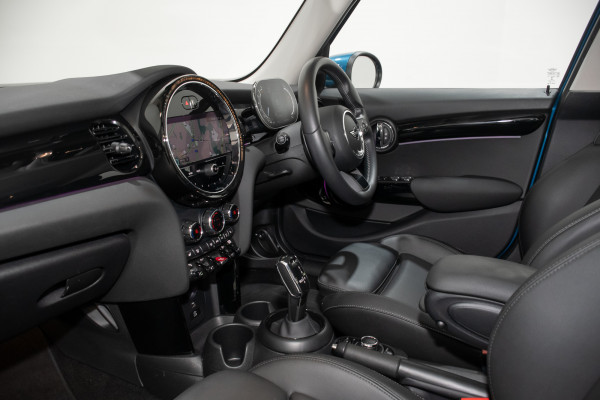 2023 MINI Cooper S Classic Hatch image 22