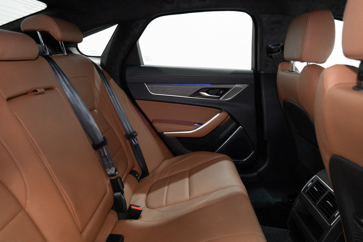 2022 Jaguar Xf P300 R-Dynamic Hse (221kw) Sedan Image 3