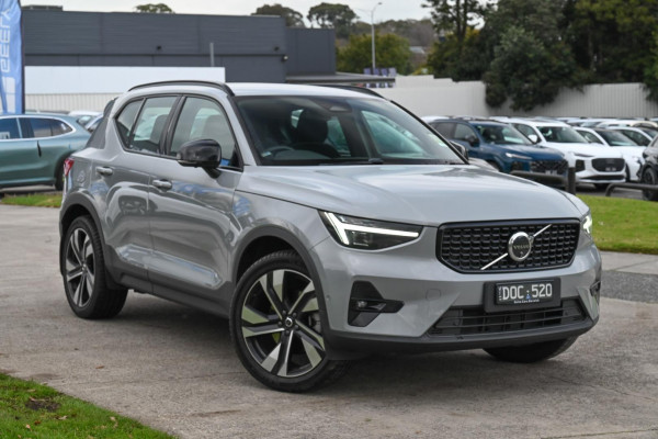 2025 Volvo XC40 XZ Ultra B4 Bright SUV