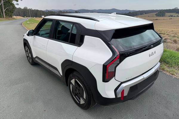 2026 MY27 Kia EV3 SV Air Standard Range SUV Image 5