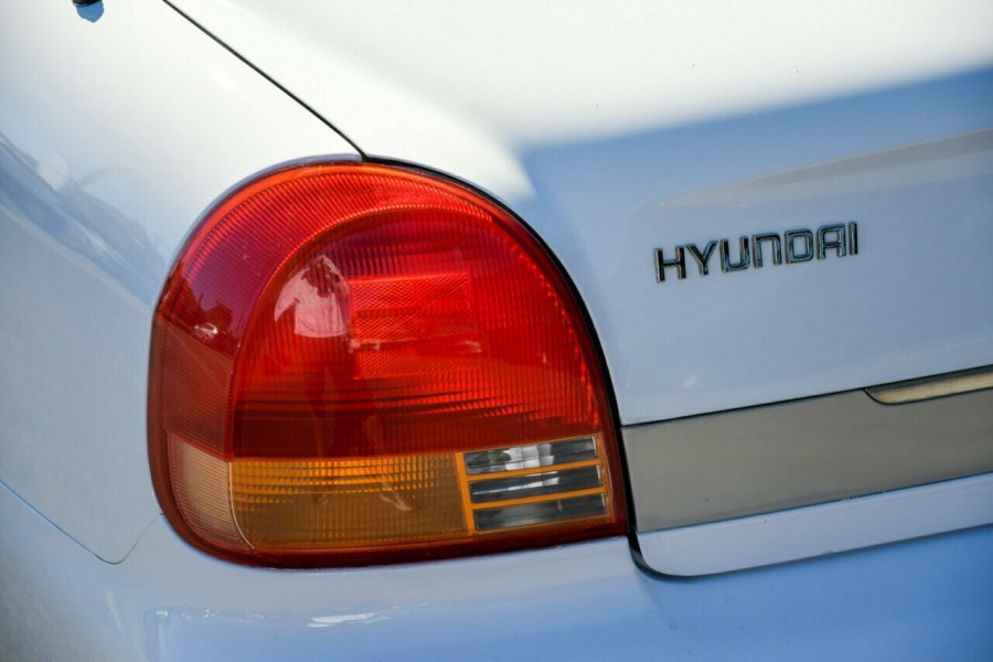 2001 Hyundai Sonata EF Classique Executive Sedan Image 7