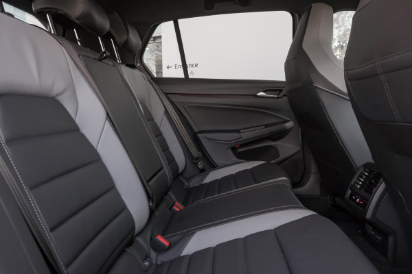 2025 Volkswagen Golf 8.5 110TSI R-Line Hatch image 9