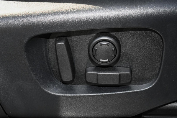 2025 MY25.5 Land Rover Discovery Sport L550 P300e Dynamic SE SUV image 12