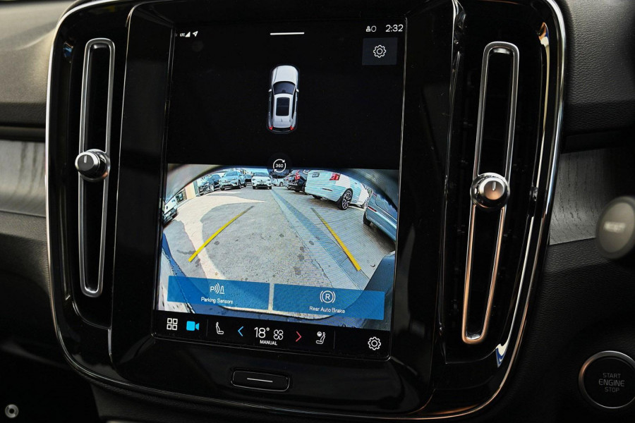 2025 Volvo XC40  Plus B4 SUV Image 11