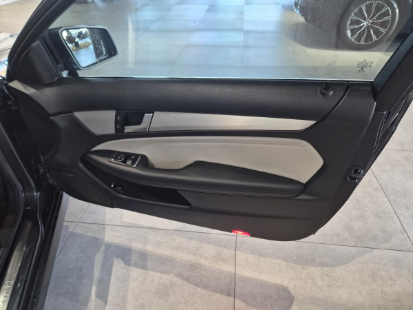 2014 Mercedes-Benz C-Class C204 C250 Coupe image 11