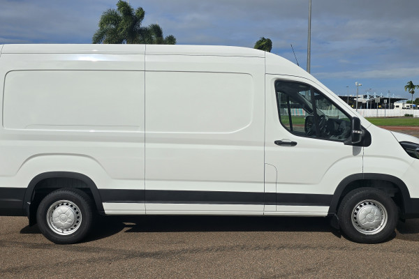 2026 MY25 LDV Deliver 9  Mid Roof LWB Van Image 16