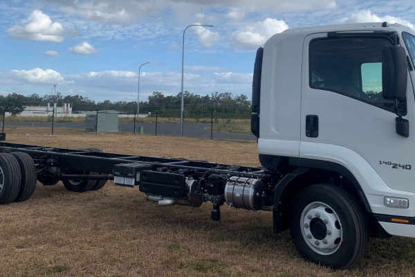 2025 Isuzu FSR 140/120-240 AM R56 Cab Chassis Image 3