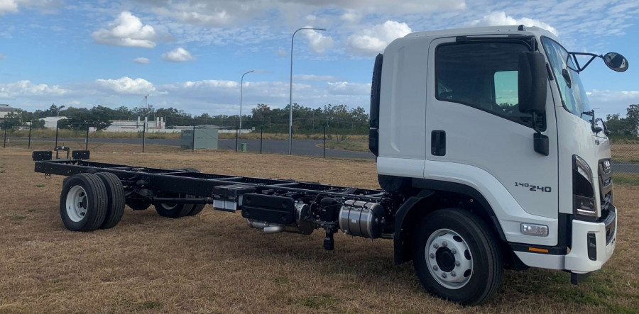 2025 Isuzu FSR 140/120-240 AM R56 Cab Chassis Image 3