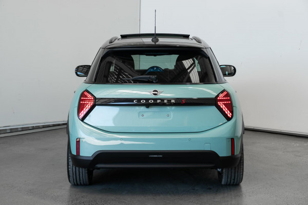 2026 MINI Cooper F65 S Favoured Hatch image 5
