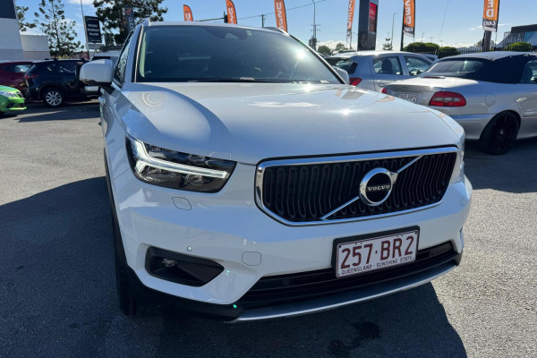 2020 Volvo XC40 XZ T4 Momentum SUV Image 4
