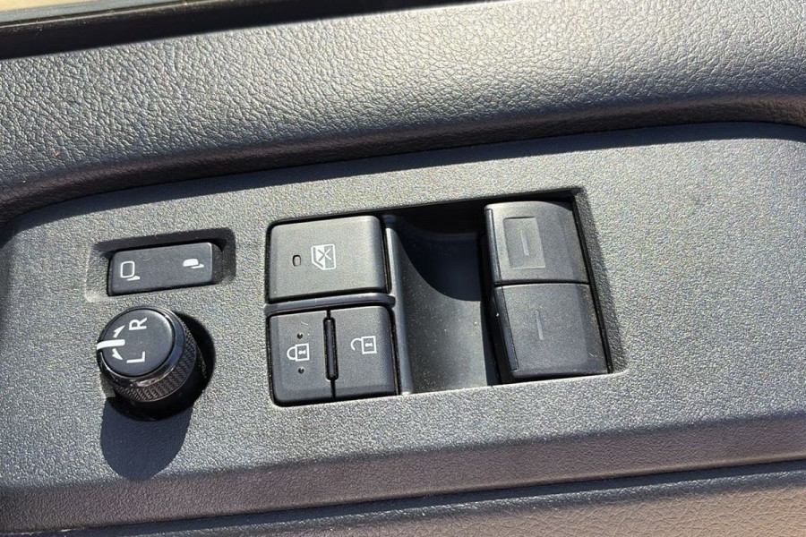 2020 Toyota HiAce GDH300R  Van Image 18