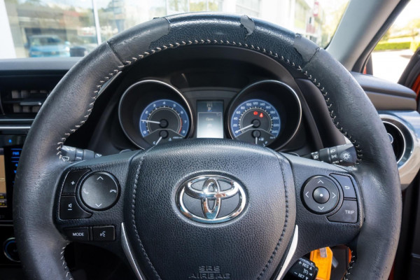 2016 Toyota Corolla ZRE182R SX Hatch Image 11