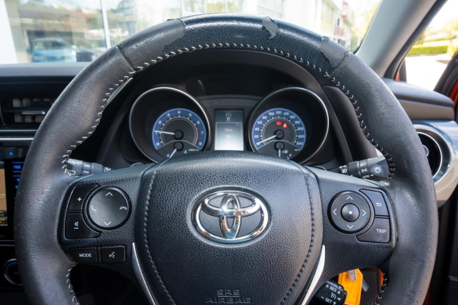 2016 Toyota Corolla ZRE182R SX Hatch Image 11