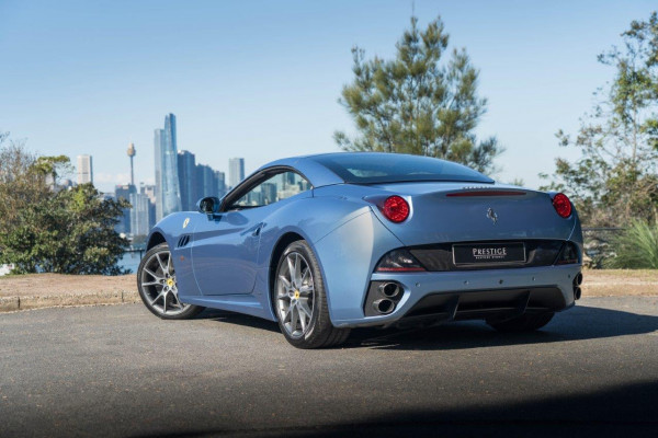 2011 Ferrari California Convertible Image 3