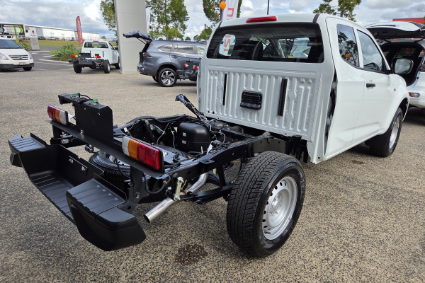2026 Isuzu D-MAX RG SX Cab Chassis Image 3