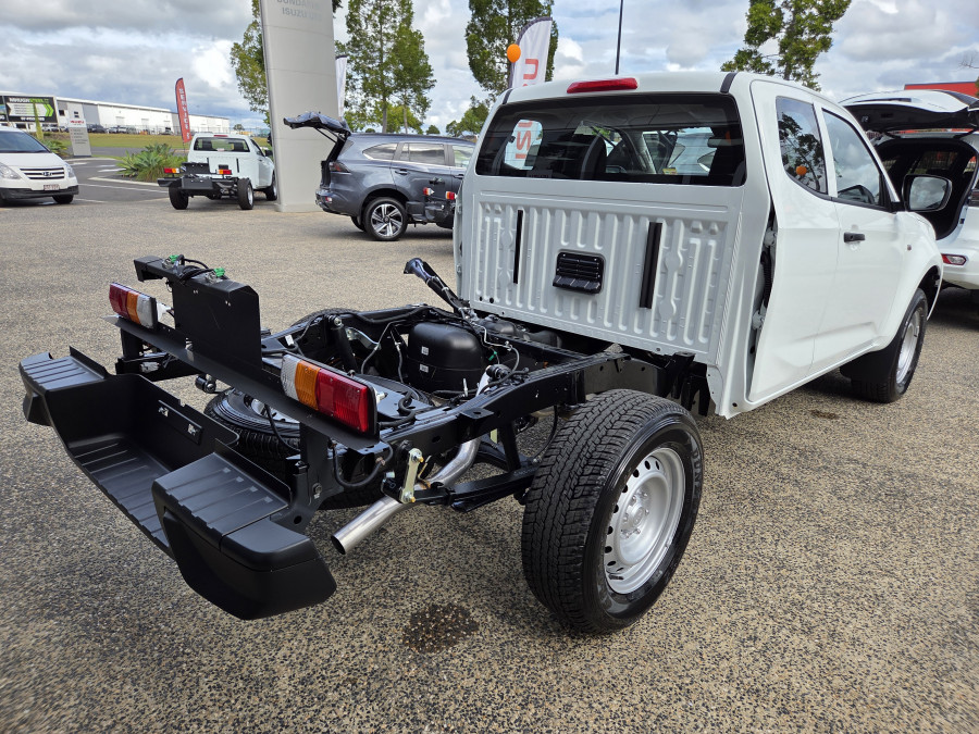 2026 Isuzu D-MAX RG SX Cab Chassis Image 3