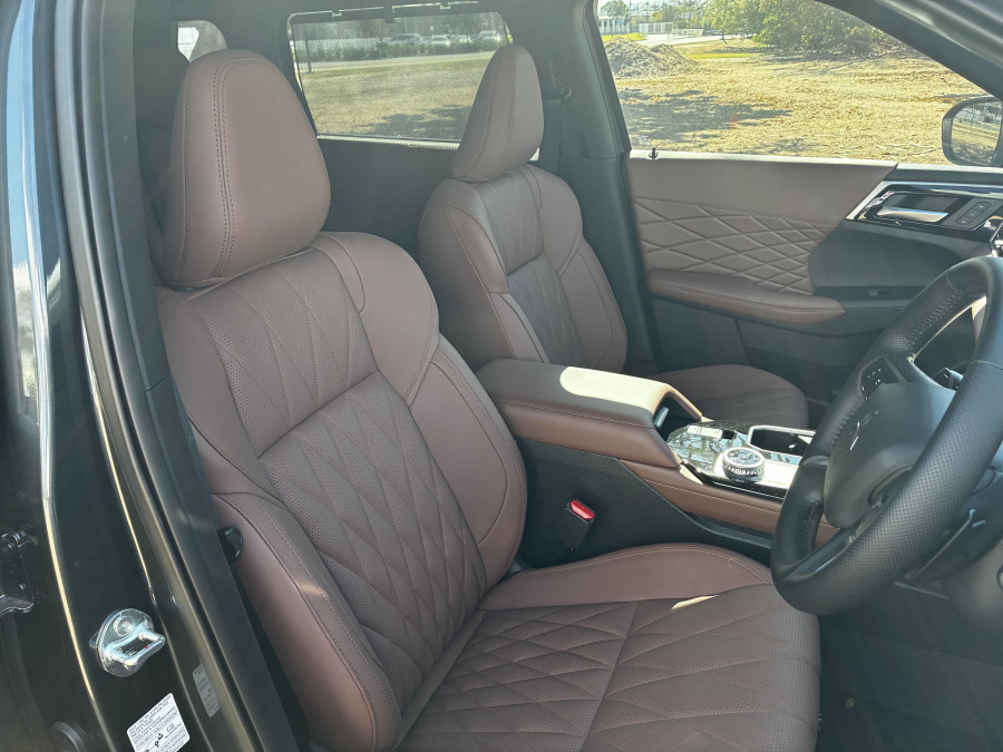 2025 Mitsubishi Outlander ZM Exceed Tourer SUV Image 10