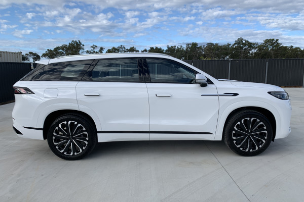 2025 Jaecoo J8 Track Wagon Image 8