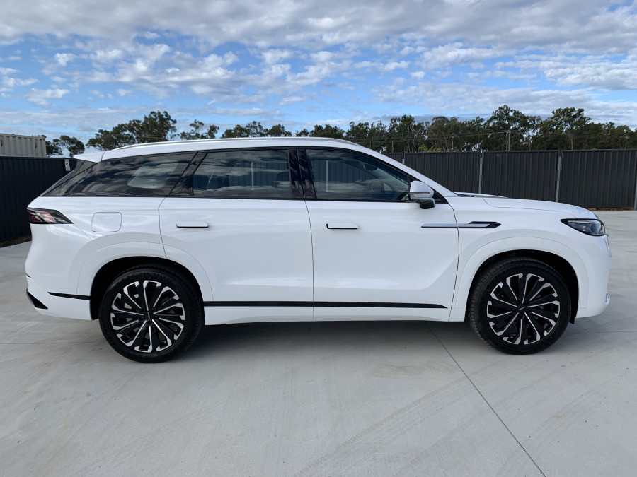 2025 Jaecoo J8 Track Wagon Image 8