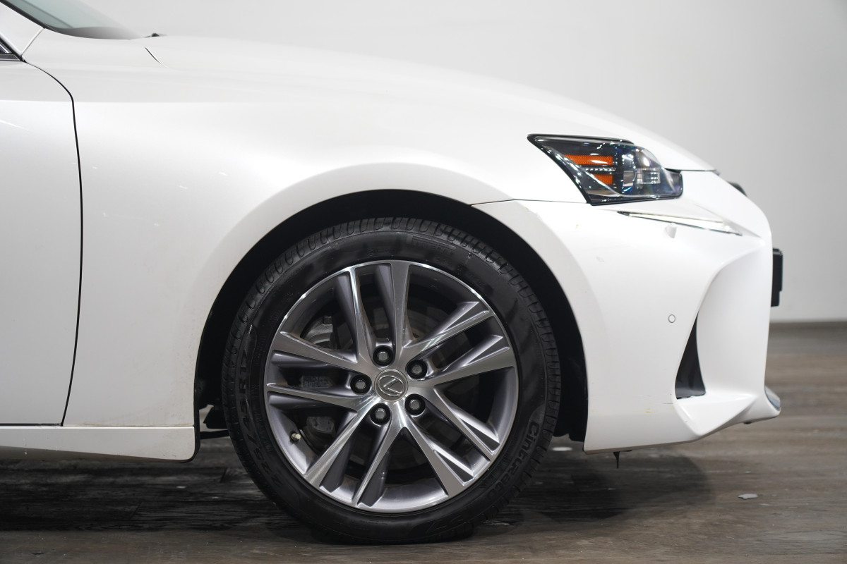2019 Lexus Is300 Luxury Sedan Image 5