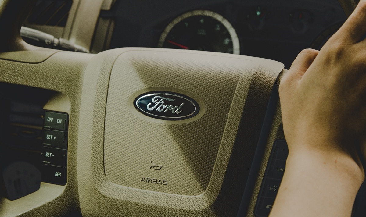 Holden vs Ford: the weigh-in