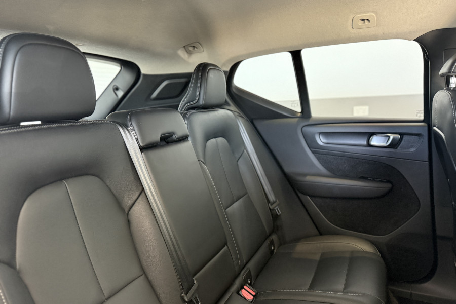 2021 Volvo XC40 XZ T4 Momentum SUV Image 12
