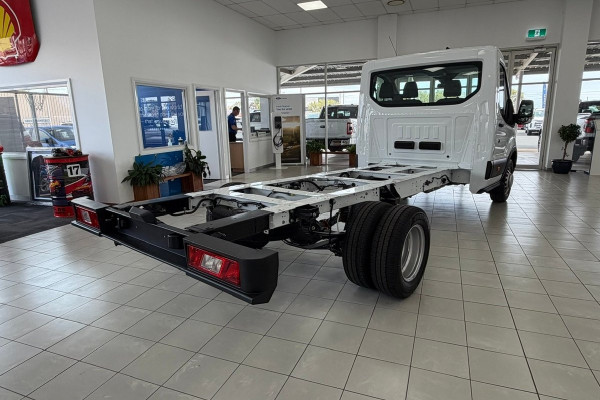 2025 MY25.75 Ford Transit VO 500E Cab Chassis Image 7
