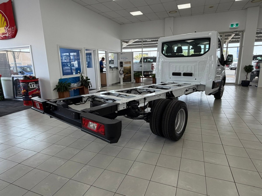 2025 MY25.75 Ford Transit VO 500E Cab Chassis Image 7