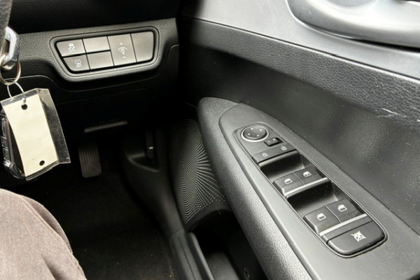 2023 MY24 Kia Cerato BD S Hatch Image 23