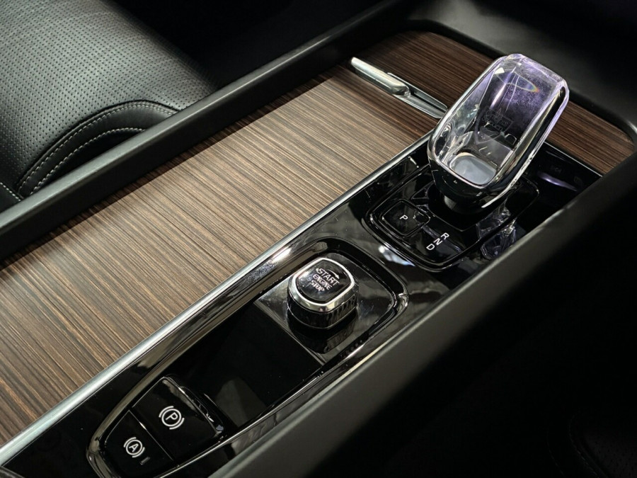 2022 MY23 Volvo XC60 UZ Recharge Ultimate T8 Plug-in Hybrid SUV Image 19