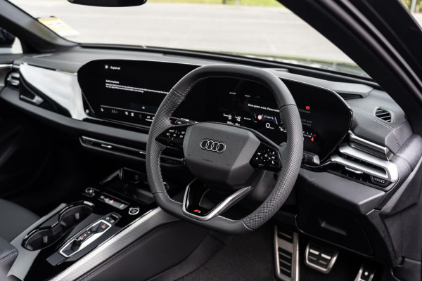 2025 Audi A5 B10 e-hybrid S-Line Hatch image 3
