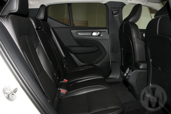 2026 Volvo XC40 XZ Ultra B4 Bright SUV Image 8
