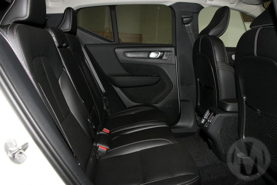 2026 Volvo XC40 XZ Ultra B4 Bright SUV Image 8