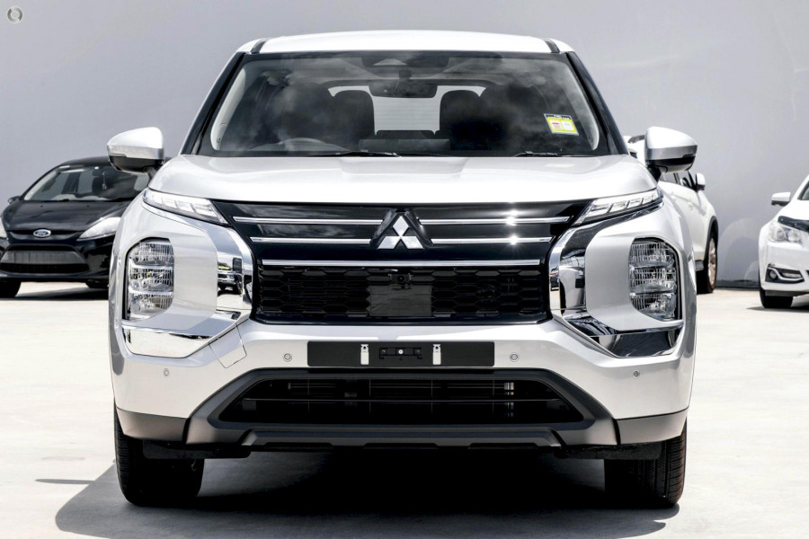 2025 Mitsubishi Outlander ZM ES SUV Image 2