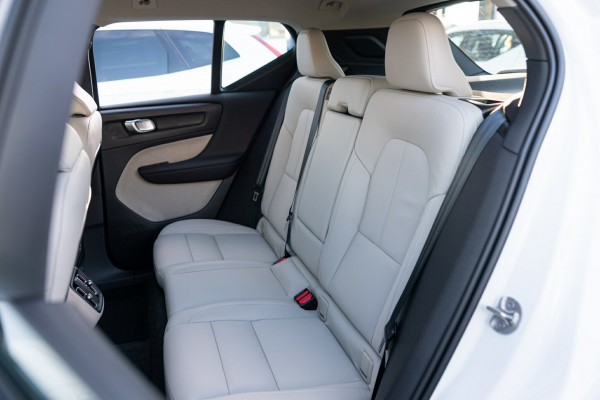 2026 Volvo XC40 XZ Ultra B4 Dark SUV Image 6