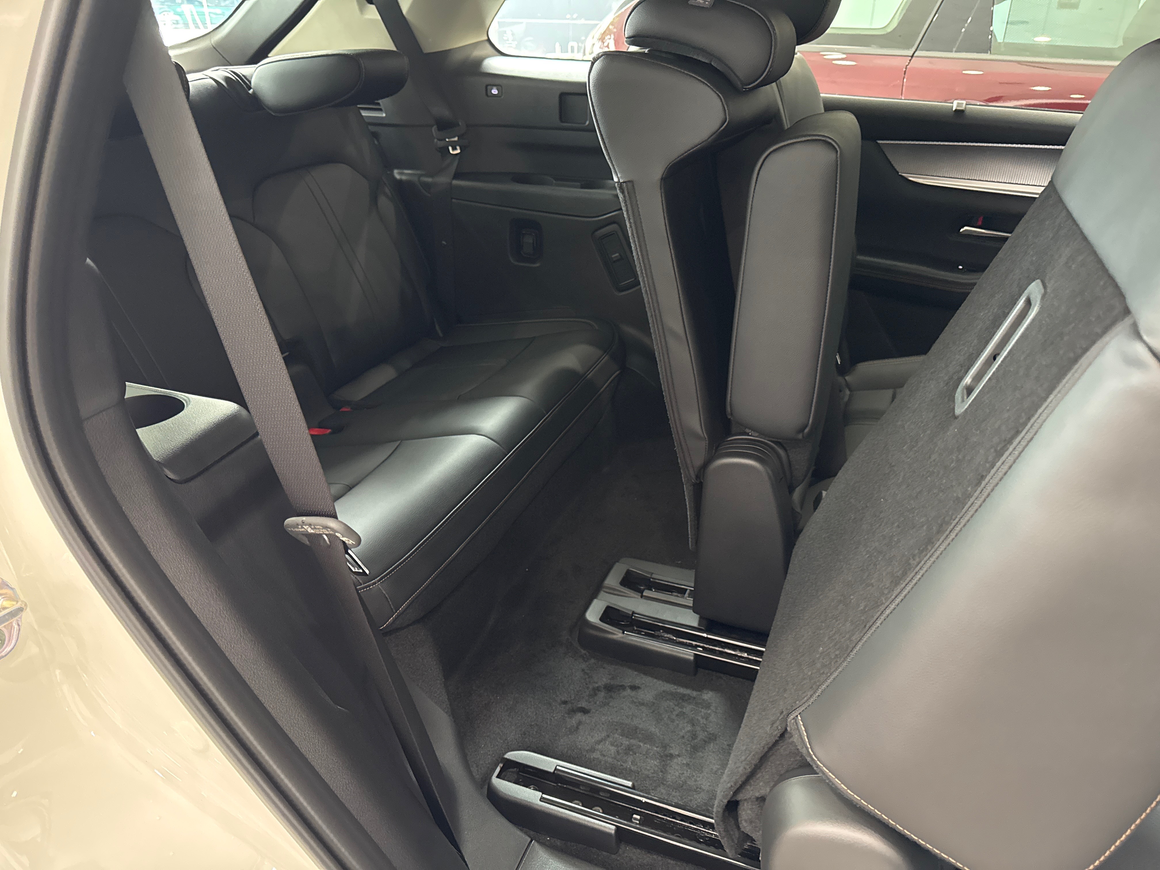 2024 Mazda CX-80 KL G40e Touring SUV Image 16